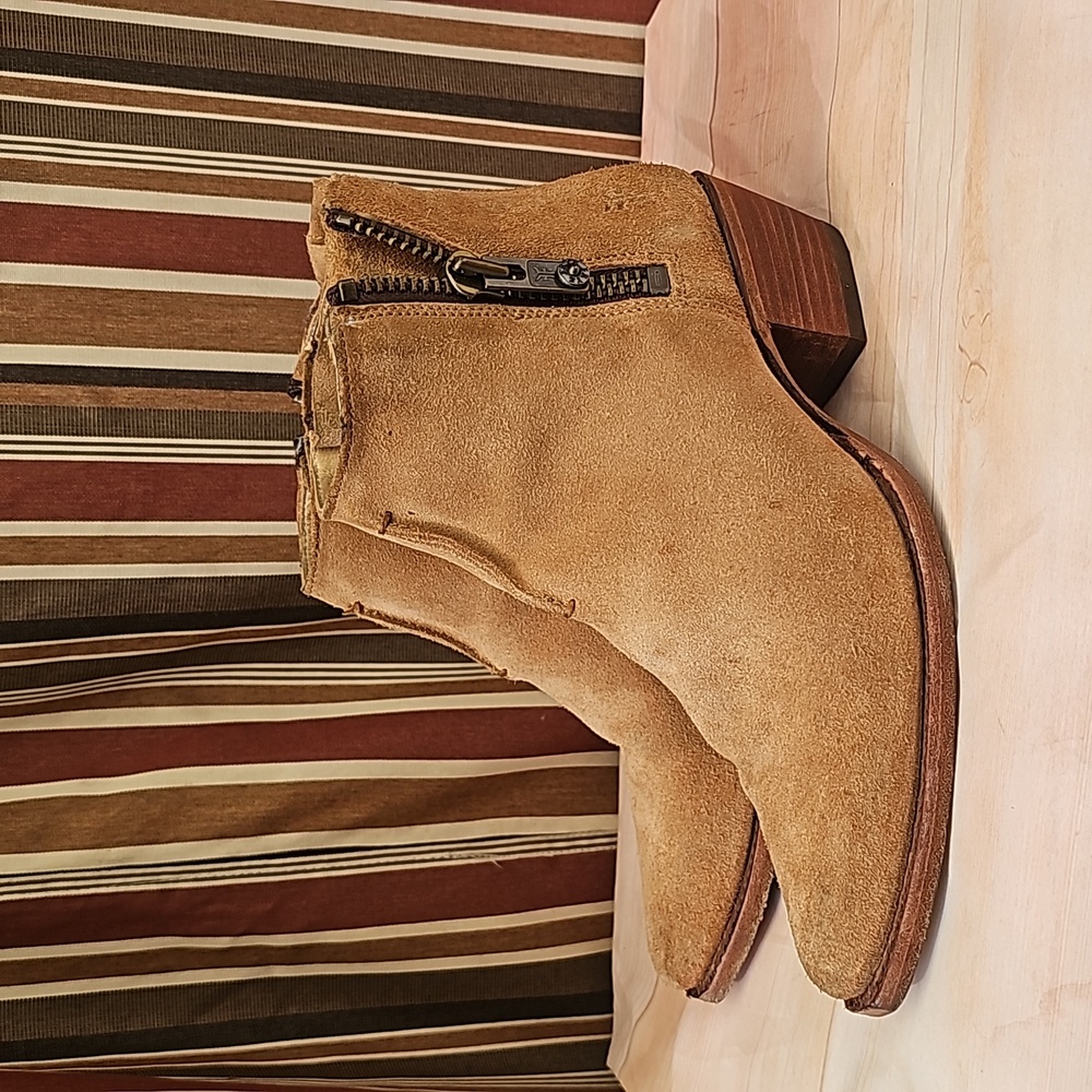 Fyre ankle cut boots.